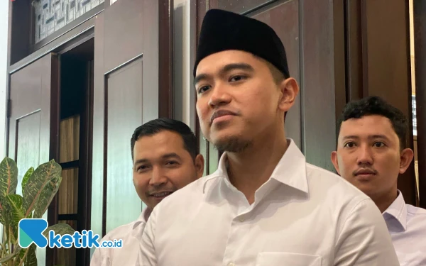 Thumbnail Berita - Tanggapi Permintaan Purnawirawan untuk Copot Gibran, Kaesang Pangarep Bilang Begini