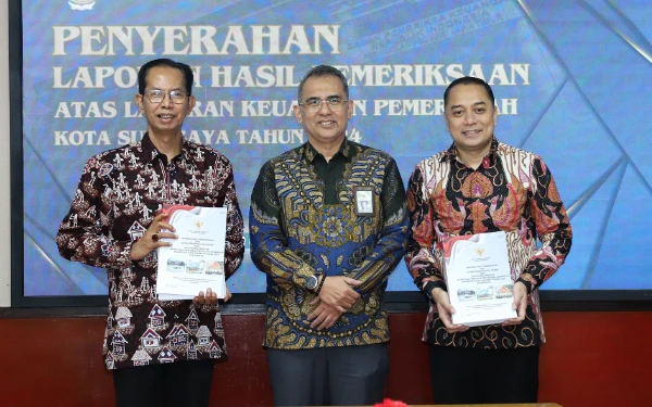 Thumbnail Berita - Buktikan Sinergi Pemkot dan DPRD Berhasil, Surabaya Raih Opini WTP Ke-13 BPK