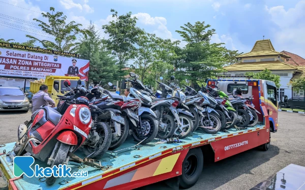 Thumbnail Berita - [Hoaks] Razia Kendaraan hingga Pelosok Desa di Sampang