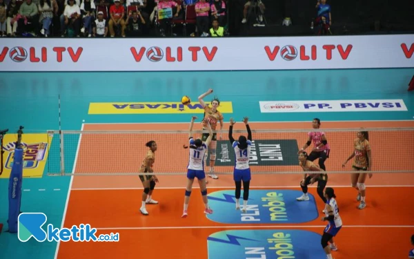 Thumbnail Berita - 2 Laga Sisa Final Four, Pelatih Gresik Petrokimia Berharap Megawati Bisa Tampil
