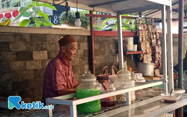 Thumbnail Berita - ‎Cerita Mbah Said, Jemaah Haji Tertua Kota Batu Penjual Es Campur Legendaris