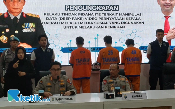 Thumbnail Berita - Dalang Video Hoaks Khofifah Pasarkan Motor Dibekuk, Tiga Pelaku Warga Jabar