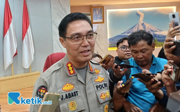 Thumbnail Berita - Fakta Insiden Teror Pacitan: Ancam Polisi, Terlibat BBM Ilegal, dan Bawa Sajam