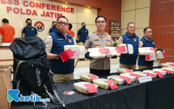 Thumbnail Berita - Ditresnarkoba Polda Jatim Masih Buru Pemilik 22 Kilogram Sabu