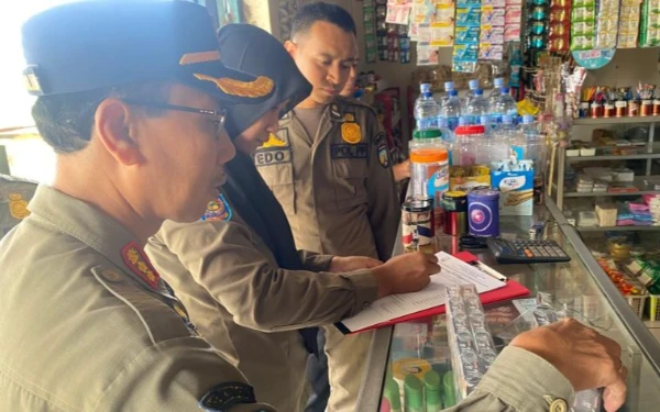 Thumbnail Berita - Satpol PP Jepara dan Tim Gabungan Operasi Toko Eceran, 7.860 Batang Rokok Ilegal Disita