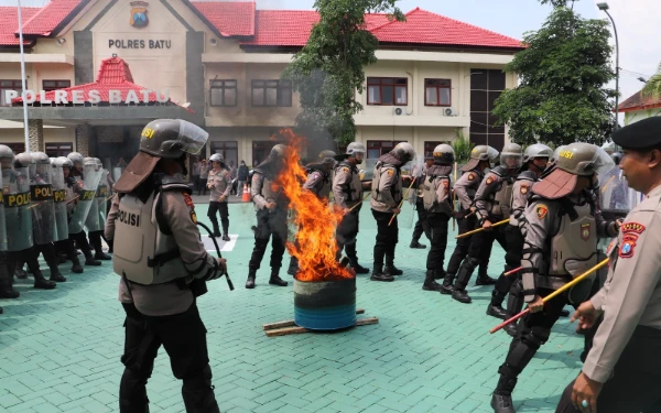 Thumbnail Berita - Polres Batu Latihan Dalmas, Persiapan May Day