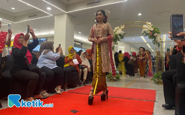 Thumbnail Berita - Tunjukkan Pemberdayaan Perempuan Surabaya, SpeKTRA Wadahi Graduation Batch 13