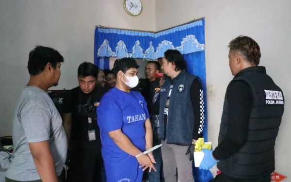 Thumbnail Berita - Bongkar Aksi Bejat Predator Seksual di Jepara, Polisi Temukan Video 31 Korban Anak di Ponsel Pelaku
