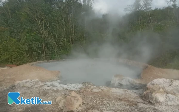Thumbnail Berita - Semburan Lumpur Panas di Mandailing Natal Timbulkan Bau Belerang