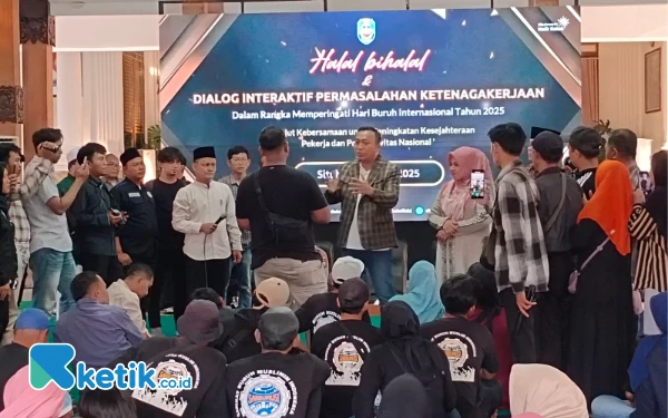 Thumbnail Berita - Peringati May Day, Ratusan Buruh Dialog Interaktif dengan Bupati Situbondo