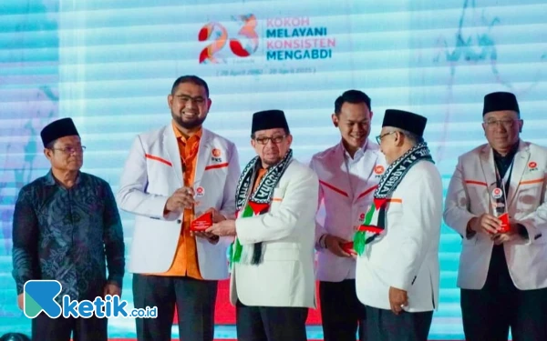 Thumbnail Berita - Dianugerahi Kepala Daerah Muda PKS Menginspirasi, Bassam Kasuba: Pemicu Semangat Terus Melayani