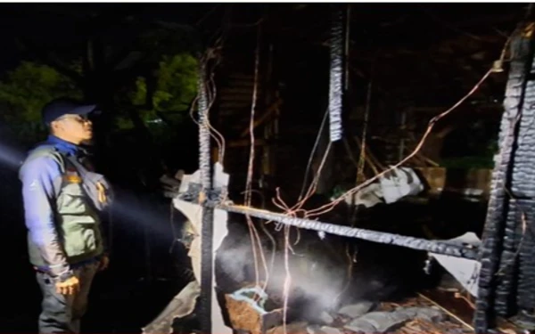 Thumbnail Berita - ‎Pondok Green House di Kota Batu Ludes Terbakar, Kerugian Capai Puluhan Juta   ‎