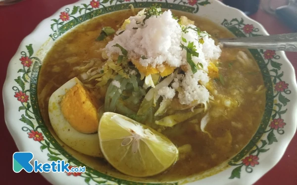 Thumbnail Berita - Wajib Coba! Soto Ayam Kampung Bang Vian di Ketintang, Cuma Rp10 Ribu