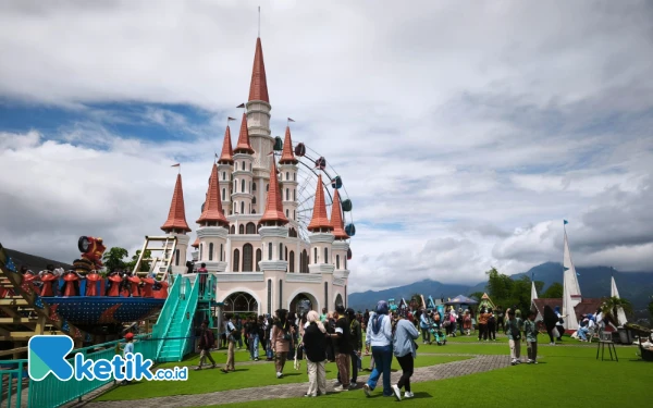 Thumbnail ‎Bangunan Arsitektur Belanda Jadi Favorit Pengunjung untuk Berfoto di Santerra Pujon Malang   ‎