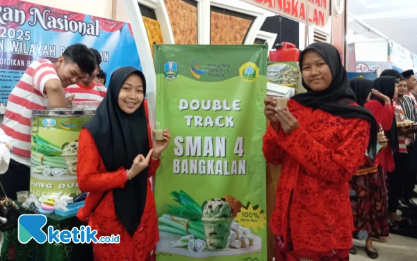 Thumbnail Berita - Segarnya Es Dung-Dung Serai, Produk Unggulan SMAN 4 Bangkalan di Expo Pendidikan Sentra IKM