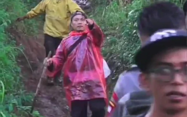 Thumbnail Proses Evakuasi Remaja Jatuh ke Jurang Berlangsung 4 Hari, Diwarnai Sikap Arogan Oknum Polisi