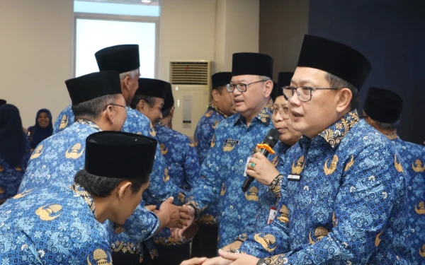 Lepas 100 JCH Anggota Korpri Jatim, Simak Pesan Sekdaprov Ini!