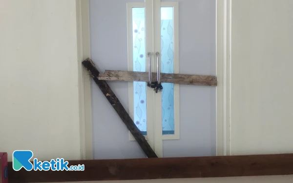 Thumbnail Ruang Kerja Sekwan Dipalang Pimpinan dan Anggota DPRD Raja Ampat, Ada Apa?