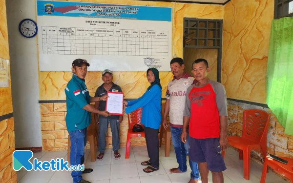 Thumbnail Nelayan di Kampung Gag Raja Ampat Dapat Bantuan Subsidi BBM 2.856 Liter dari PT Gag Nikel