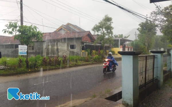 Thumbnail Pacitan Diprediksi Kemarau tapi Diguyur Hujan, BPBD Ungkap Penyebabnya