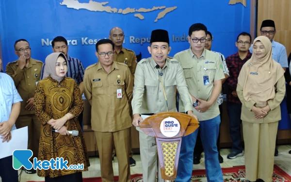 Thumbnail Berita - Bupati Fawait Akan Terbitkan SE, Study Tour Sekolah Cukup di Jember: Bukan Larangan, Untuk Tingkatkan Pariwisata