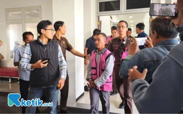 Thumbnail Berita - ‎Tersangka KUR Fiktif BRI Kota Batu Diserahkan ke Jaksa Penuntut Umum  ‎