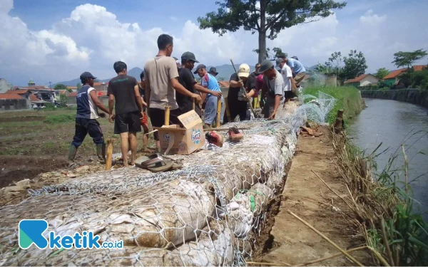 Thumbnail Berita - Gercep Atasi Banjir Dayeuhkolot, Bupati Bandung Instruksikan Bangun 3 Jembatan dan TPT