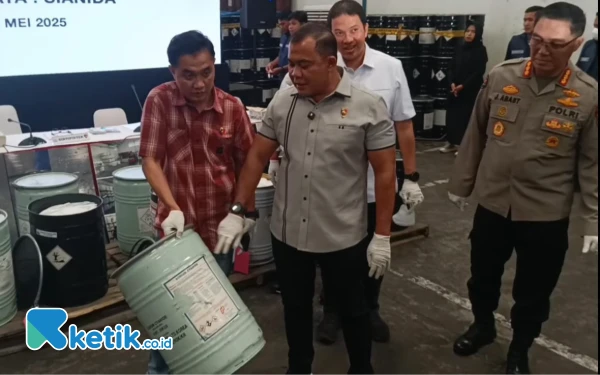Thumbnail Berita - Gudang Penyimpan Impor Sianida Ilegal Dibongkar, Direktur Tertib Niaga Kemendag: Rentan Disalahgunakan