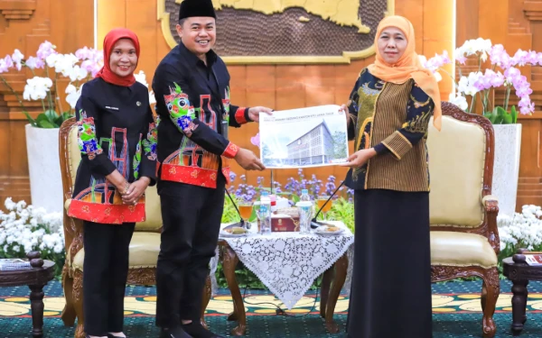 Khofifah Apresiasi KPU dan Bawaslu: Pilkada Jatim 2024 Sukses, Sisa Anggaran Rp162 Miliar Dikembalikan