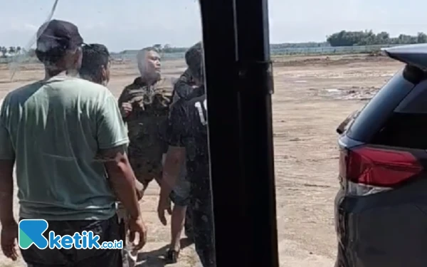 Thumbnail Berita - Hendak Konfirmasi, Jurnalis Alami Kekerasan hingga Ancaman Ditembak Keamanan Proyek Urug Balerejo Madiun