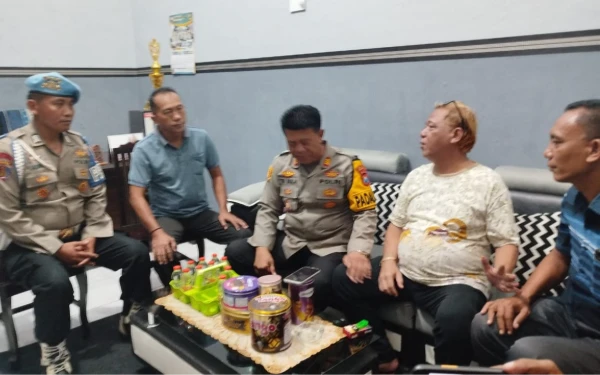 Thumbnail Berita - Kades di Jombang Dihubungi Orang Ngaku Polisi Minta Uang untuk Penyelidikan Kebakaran Pasar, Ternyata Penipuan