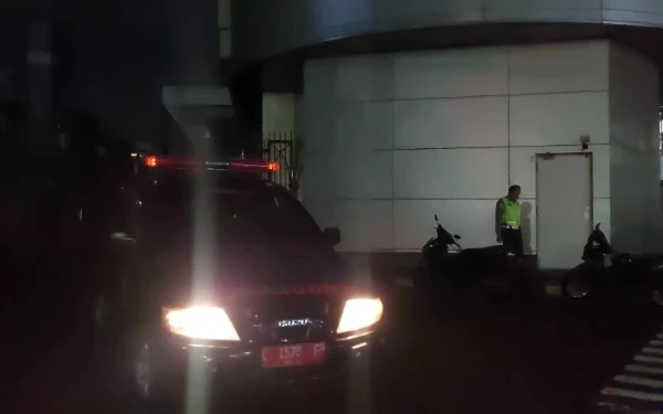 Thumbnail Berita - Polisi Masih Selidiki Penyebab Pria Jatuh dari Gedung TP Mall