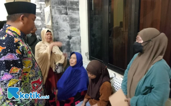 Thumbnail Berita - Bupati Situbondo Minta Polisi Usut Tuntas Penyebab Luka Bakar Dialami Bocah AQ