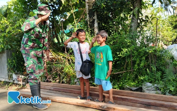 Thumbnail Inspirasi TMMD Sleman, Ismail dan Ahmad Bercita-cita Mengikuti Jejak TNI