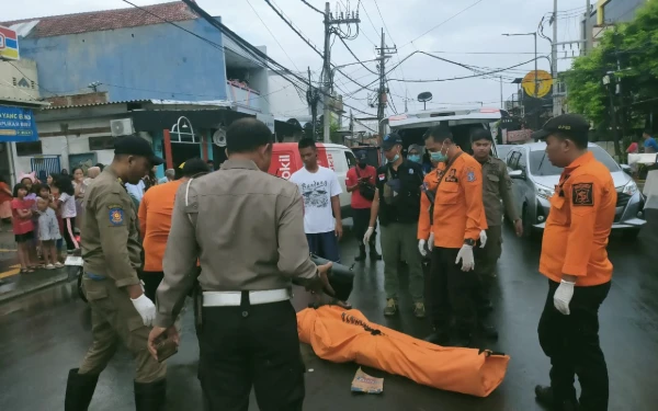 Thumbnail Wanita 27 Tahun Tewas Terlindas Mobil Box di Jalan Ciliwung Surabaya