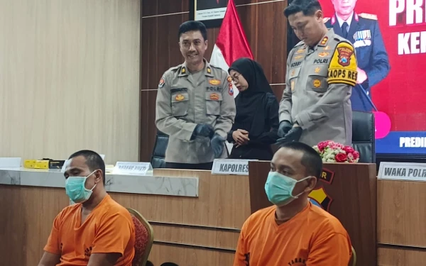 Thumbnail Berita - Setelah 12 Tahun Buron, Dua Pelaku Pembunuhan Tertangkap Gara-Gara Pulang Mau Jual Rumah