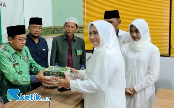 Thumbnail Berita - Cerita Anggita Memeluk Agama Islam Bersama Ibunya di Sampang
