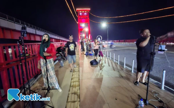 Thumbnail Berita - Penertiban TikTokers di Jembatan Ampera: Antara Ketertiban dan Potensi Promosi Kota