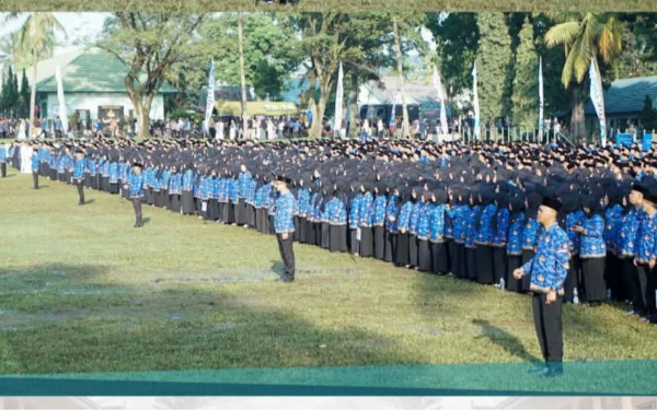 Thumbnail Berita - Bupati Cianjur Lantik Ribuan ASN Baru, Tekankan Dedikasi dan Pelayanan Berintegritas