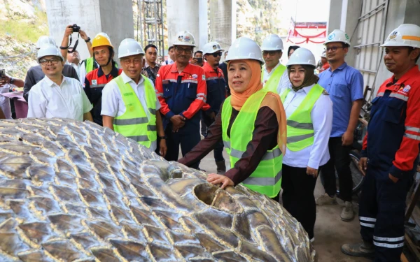 Thumbnail Berita - Tinjau Pembangunan Museum Peradaban  Reog Ponorogo, Gubernur Khofifah Apresiasi Budayawan Pejuang Peradaban