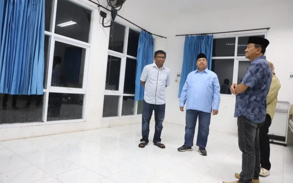 Thumbnail Berita - Plafon Ruang Rawat Inap Ambrol, Bupati Jombang: Pemeliharaan Jadi Tanggung Jawab Puskesmas Perak