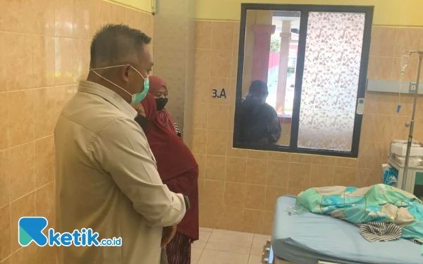 Thumbnail Berita - Bupati Situbondo Sambangi Anak yang Dibakar Temannya