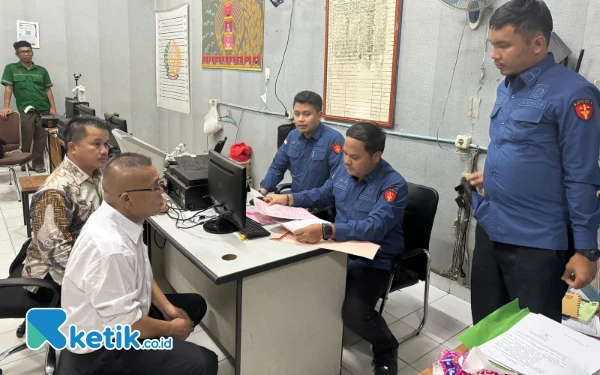 Thumbnail Berita - Tahap Dua Kasus Korupsi Disnakertrans Sumsel, Pemberi Suap dan Kabid Dilimpahkan ke Jaksa