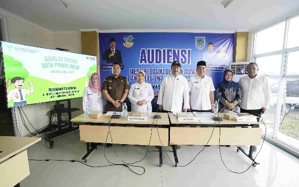 Ingatkan Tidak Minder, Beri Motivasi Izam Wujudkan Cita-Cita Jadi Pemain Bola