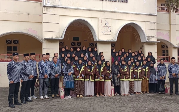 Thumbnail Berita - Kepiawaian Pelajar SMA Nurul Jadid  Berbahasa Mandarin Dikagumi Yayasan Al Azhar Yogyakarta