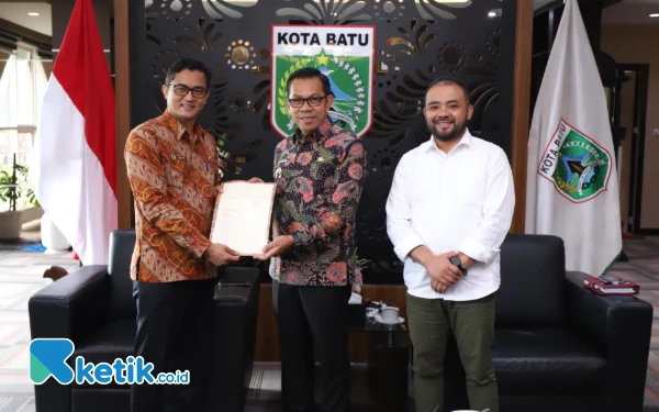 Thumbnail Berita - Pemkot Batu Terima 6 Sertifikat Redistribusi Tanah, 5 di Antaranya Aset Fasilitas Umum