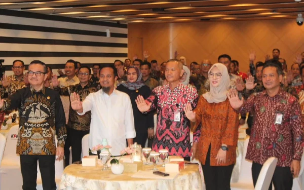 Thumbnail Berita - Jadi Narasumber dalam Rakor 2025, Gagasan Gubernur Sulsel Andi Sudirman Diapresiasi KPK