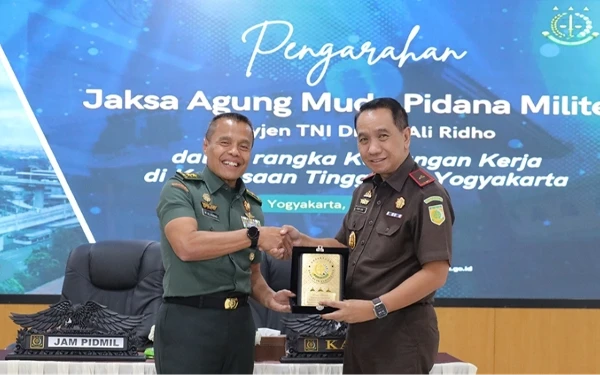 Thumbnail Berita - Selain Kegiatan di Akmil Magelang, Jampidmil Kunjungi Kejati DIY, Ada Apa?