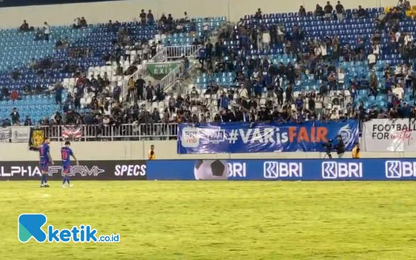 Thumbnail Komdis Hukum Arema FC, Panpel Minta Polisi Evaluasi Keamanan di Luar Stadion