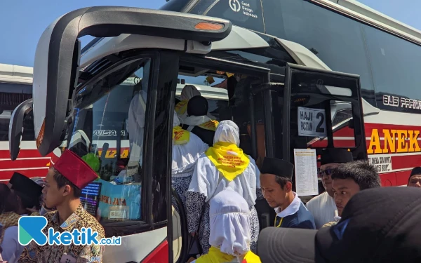 Thumbnail Berita - 203 Jamaah Haji Pacitan Bertolak ke Tanah Suci, Tiga Batal Berangkat